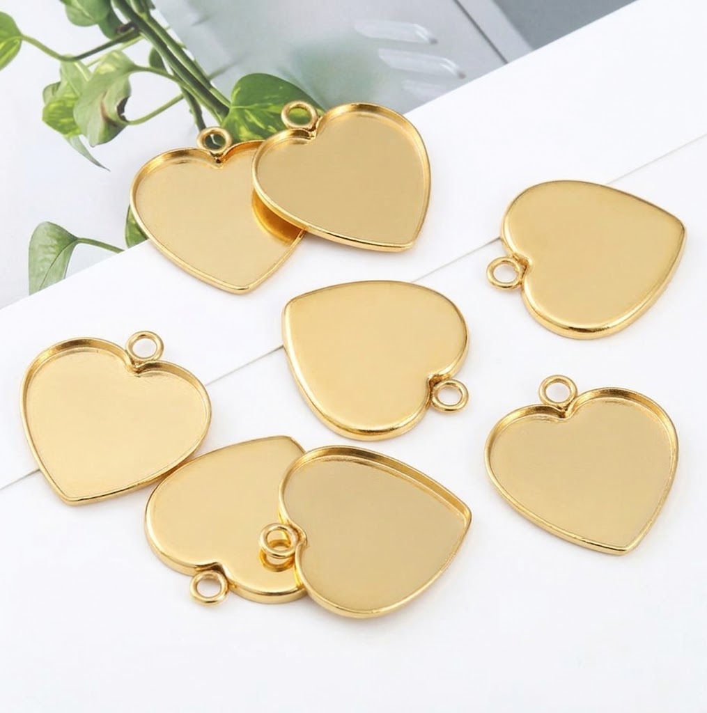 Golden heart bezel pendant trays 30mm width by 35mm height for DIY resin jewelry making